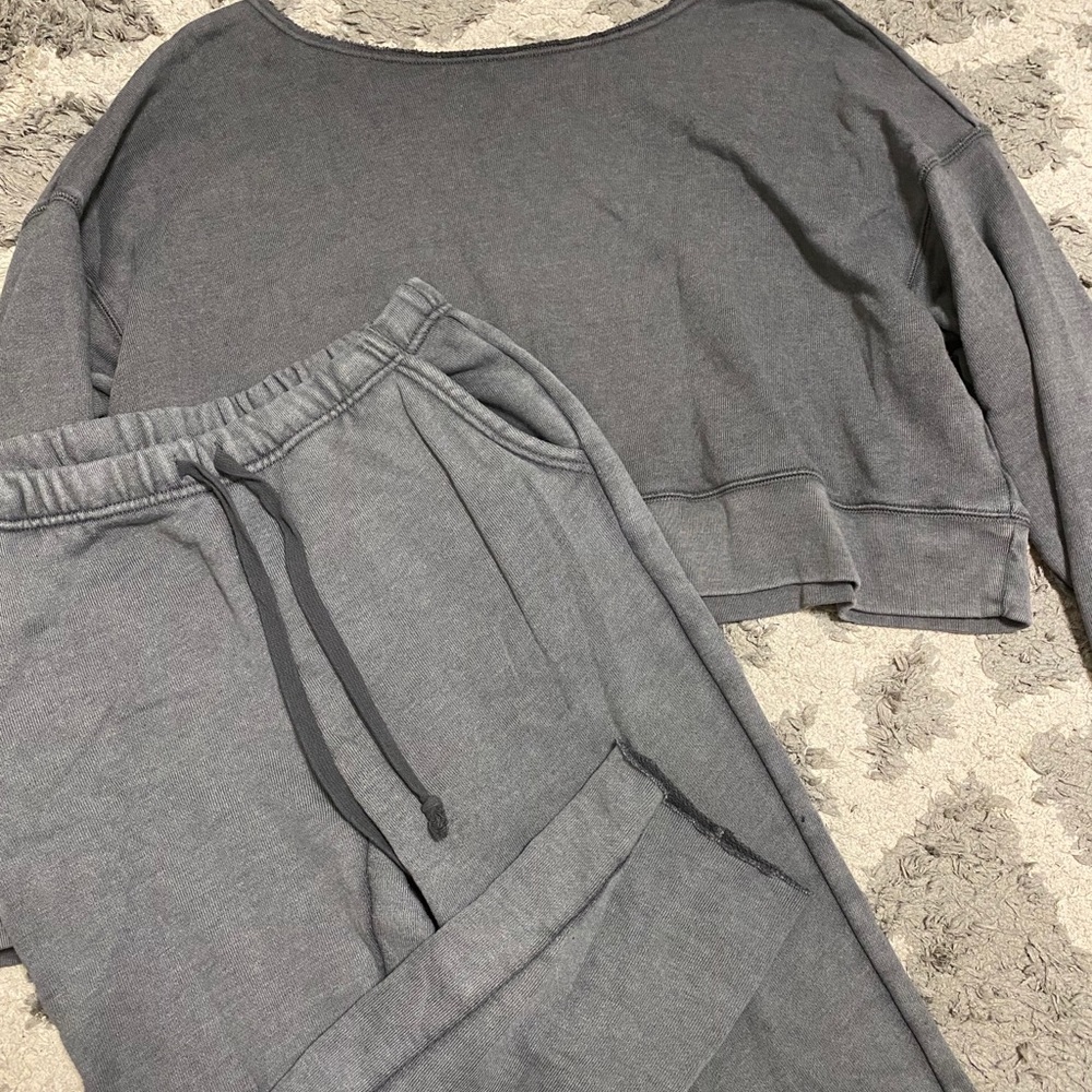 American eagle sweatsuit